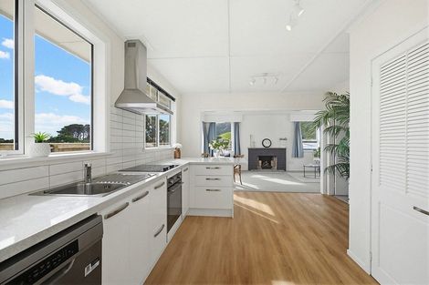 Photo of property in 135 Muri Road, Pukerua Bay, 5026