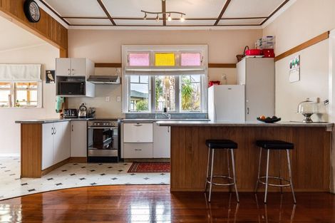 Photo of property in 14 Sandspit Road, Waiuku, 2123