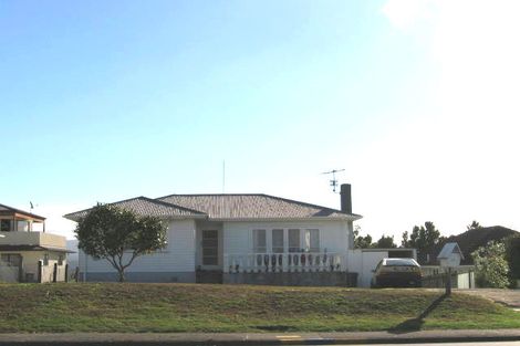 Photo of property in 4192 Great North Road, Glendene, Auckland, 0602