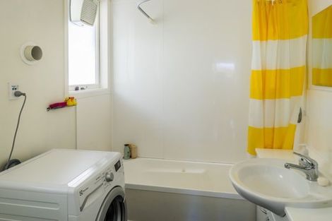 Photo of property in 21 Bedford Street, Northland, Wellington, 6012