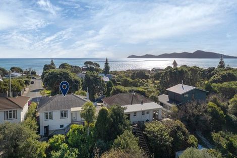 Photo of property in 166 Wellington Road, Paekakariki, 5034