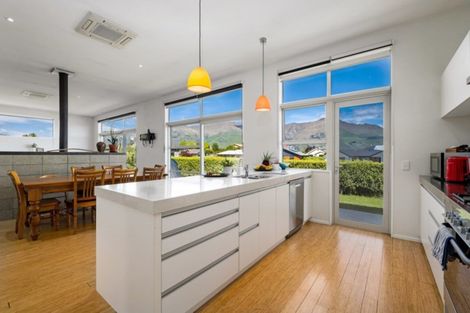 Photo of property in 10 Mcleod Avenue, Wanaka, 9305