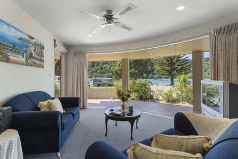 Photo of property in 301 Beach Road, Whangamata, 3620