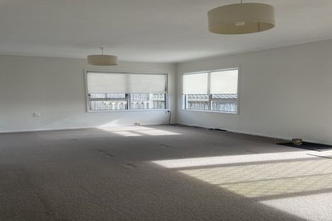 Photo of property in 2/33 Halberg Street, Glenfield, Auckland, 0629