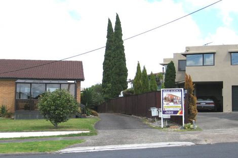 Photo of property in 3/100 East Coast Road, Forrest Hill, Auckland, 0620