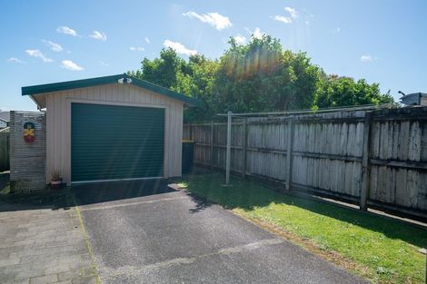 Photo of property in 8 Kauri Drive, Waiuku, 2123