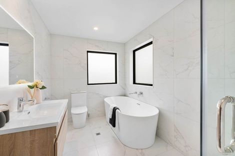 Photo of property in 10 Pohewa Road, Silverdale, 0932