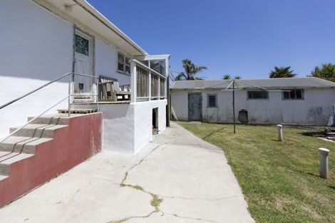 Photo of property in 32 Ripiro Drive, Baylys Beach, Dargaville, 0377
