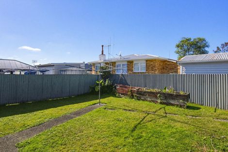 Photo of property in 32 Queenwood Road, Levin, 5510
