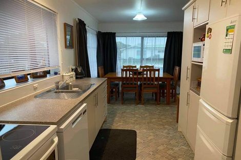 Photo of property in 16 Kamahi Avenue, Hawera, 4610