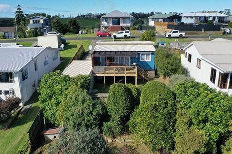 Photo of property in 12 Williams Crescent, Maketu, 3189