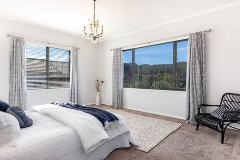 Photo of property in 21 Mcewen Crescent, Riverstone Terraces, Upper Hutt, 5018