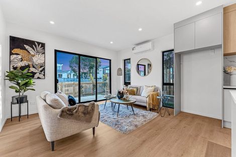 Photo of property in 3a Raupapa Street, Northcote, Auckland, 0627