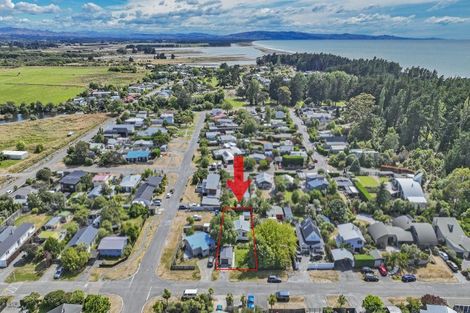 Photo of property in 16 Broadway Avenue, Waikuku Beach, 7473