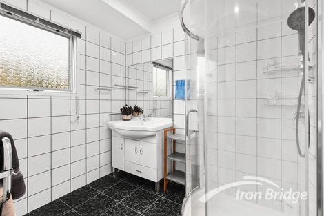 Photo of property in 21 Celeste Place, Totara Vale, Auckland, 0627