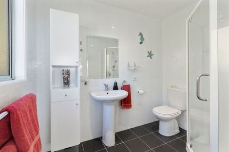 Photo of property in 29 Wisteria Grove, Maungaraki, Lower Hutt, 5010