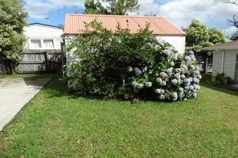Photo of property in 23 Luckens Road, West Harbour, Auckland, 0618