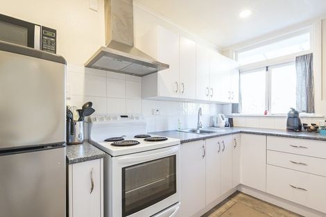 Photo of property in 2 Kopiko Way, Brooklyn, Wellington, 6021