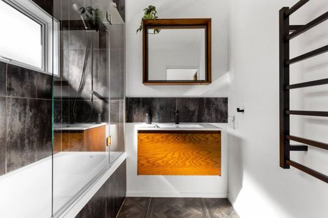 Photo of property in 14 D'arcy Place, Taradale, Napier, 4112