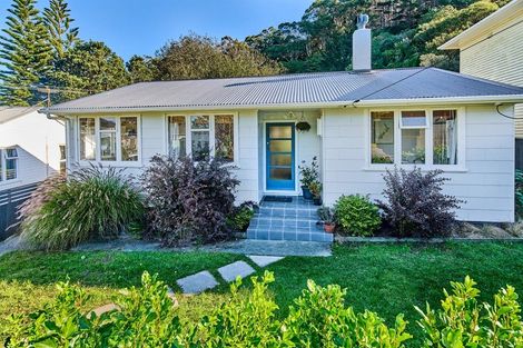 Photo of property in 15 Greer Crescent, Tawa, Wellington, 5028