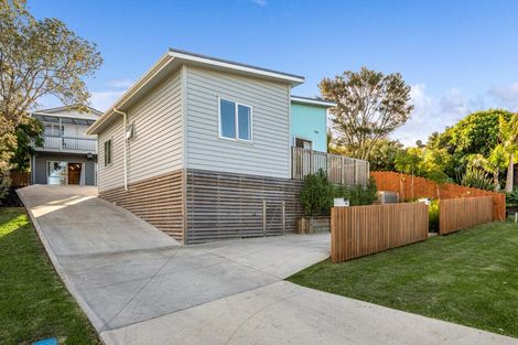 Photo of property in 15 Rosario Crescent, Red Beach, 0932