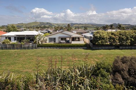 Photo of property in 81 Oriental Parade, Papamoa Beach, Papamoa, 3118