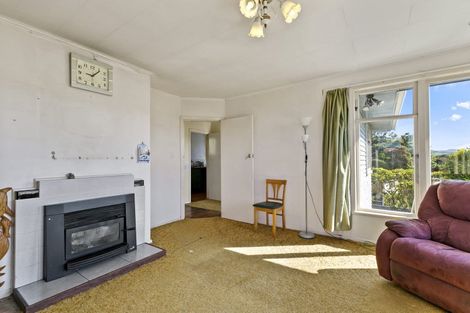 Photo of property in 106 Ruskin Road, Newlands, Wellington, 6037