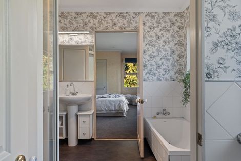 Photo of property in 333 Devon Street West, New Plymouth, 4310