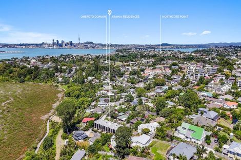 Photo of property in 21d Arahia Street, Northcote, Auckland, 0627