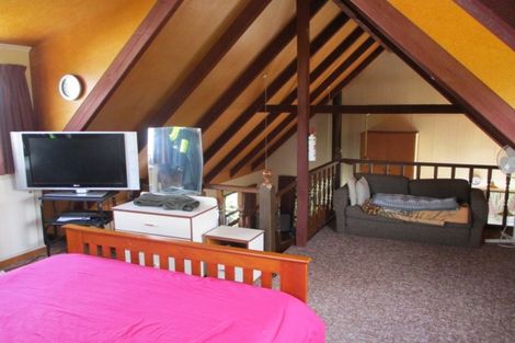 Photo of property in 15 Ivy Terrace, Moana, 7872