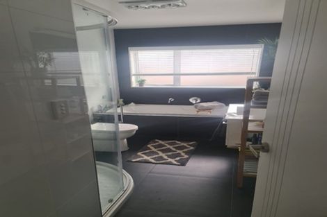 Photo of property in 20 Papa Orchard Drive, Kumeu, 0810