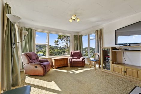 Photo of property in 106 Ruskin Road, Newlands, Wellington, 6037