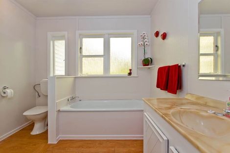 Photo of property in 30 Kokiri Street, Te Atatu South, Auckland, 0610