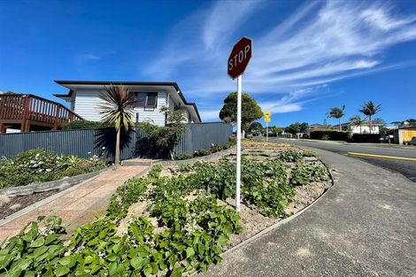 Photo of property in 96 Sunvue Road, Glen Eden, Auckland, 0602