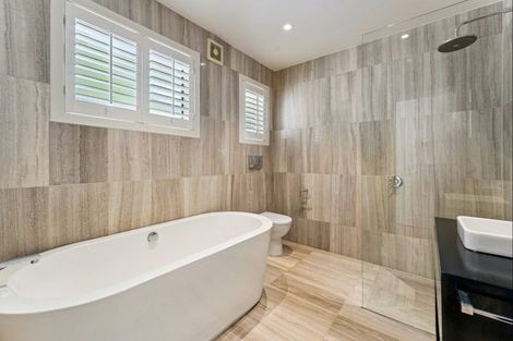 Photo of property in 8 Alfred Street, Northcote Point, Auckland, 0627