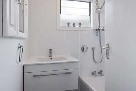 Photo of property in 6 Calgher Avenue, Waitara, 4320