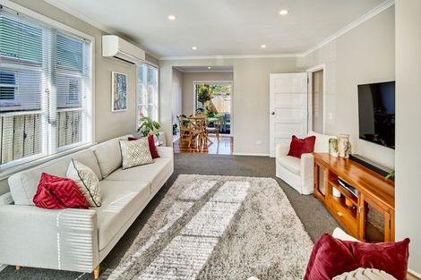 Photo of property in 33 Gibson Crescent, Naenae, Lower Hutt, 5011