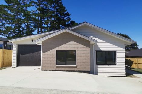 Photo of property in 2 Tarara Lane, Kumeu, 0810