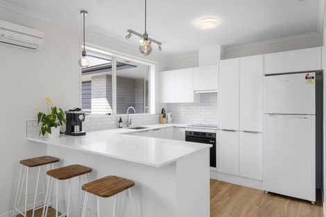 Photo of property in 83a Wilsons Road, Saint Martins, Christchurch, 8022