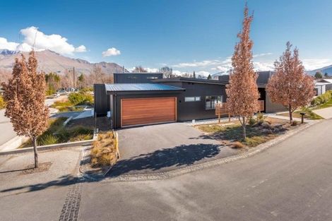Photo of property in 1 Kapuka Lane, Wanaka, 9305