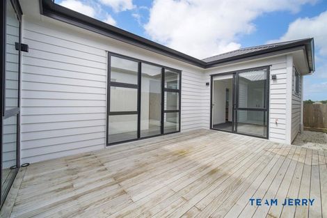 Photo of property in 49 Farranfore Road, Opaheke, Papakura, 2113