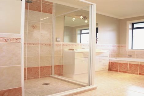 Photo of property in 108 Armoy Drive, East Tamaki, Auckland, 2016