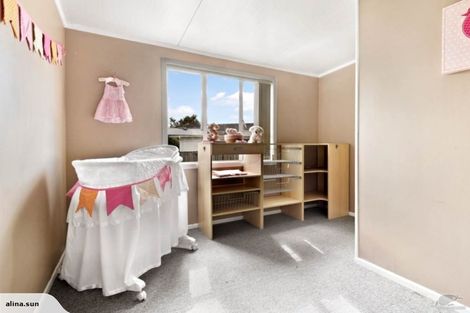 Photo of property in 10 Harry Ward Place, Henderson, Auckland, 0610