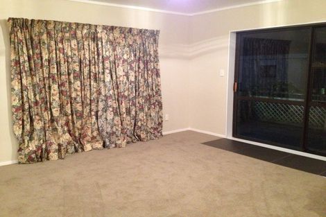 Photo of property in 2/65 Golf Road, New Lynn, Auckland, 0600
