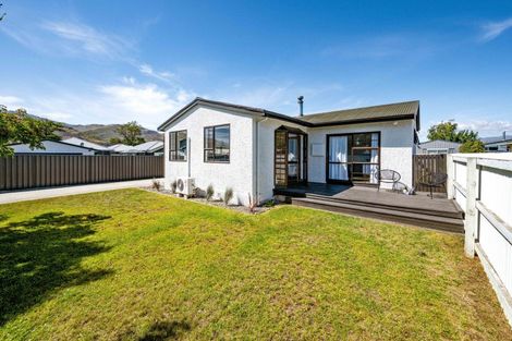 Photo of property in 9 Clare Place, Cromwell, 9310
