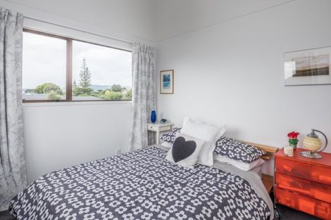 Photo of property in 106 Field Way, Waikanae Beach, Waikanae, 5036
