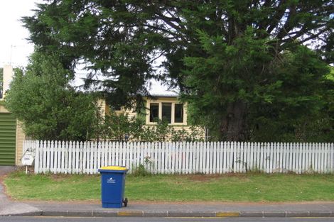Photo of property in 2/38 Godley Road, Green Bay, Auckland, 0604