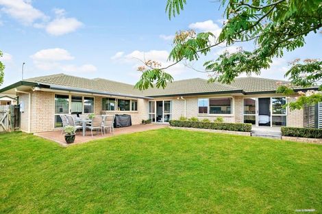 Photo of property in 19 Newinn Crescent, East Tamaki Heights, Auckland, 2016