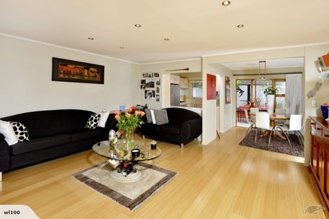Photo of property in 15 Sunnynook Road, Forrest Hill, Auckland, 0620
