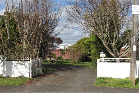 Photo of property in 16 Salas Place, Papakura, 2110